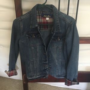 Jean jacket with plaid details.